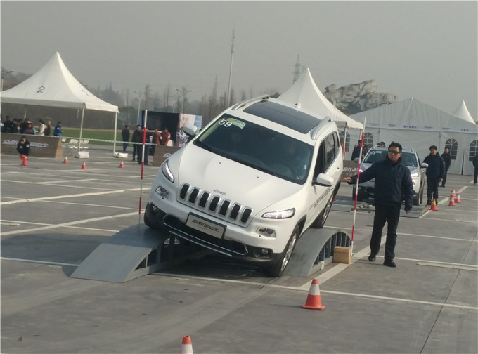天泓集團全新Jeep自由光南京銀杏湖試駕會圓滿舉行