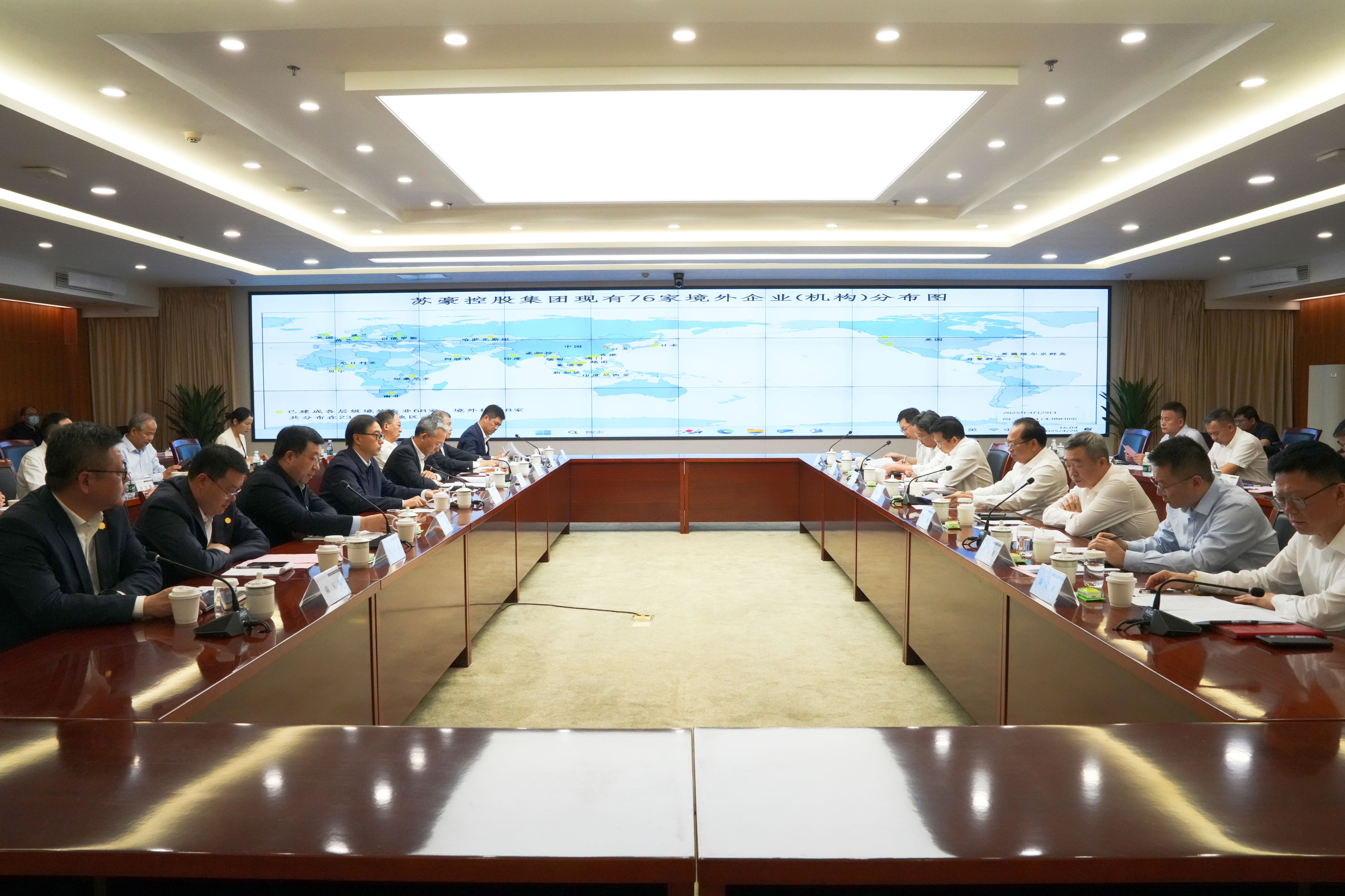 廣西自治區(qū)黨委常委、南寧市委書記農(nóng)生文，南寧市委副書記、市長(zhǎng)侯剛一行調(diào)研蘇豪控股集團(tuán)