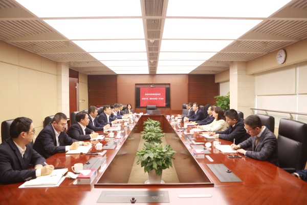 周勇董事長帶隊赴中國銀行江蘇省分行交流合作_副本.jpg