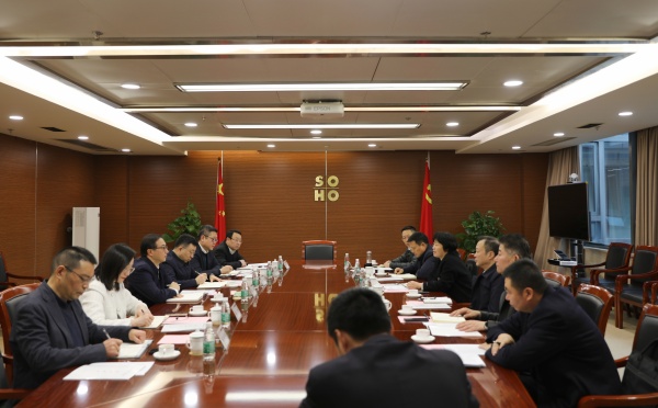 周勇董事長接待江都區委書記朱莉莉一行_副本.jpg